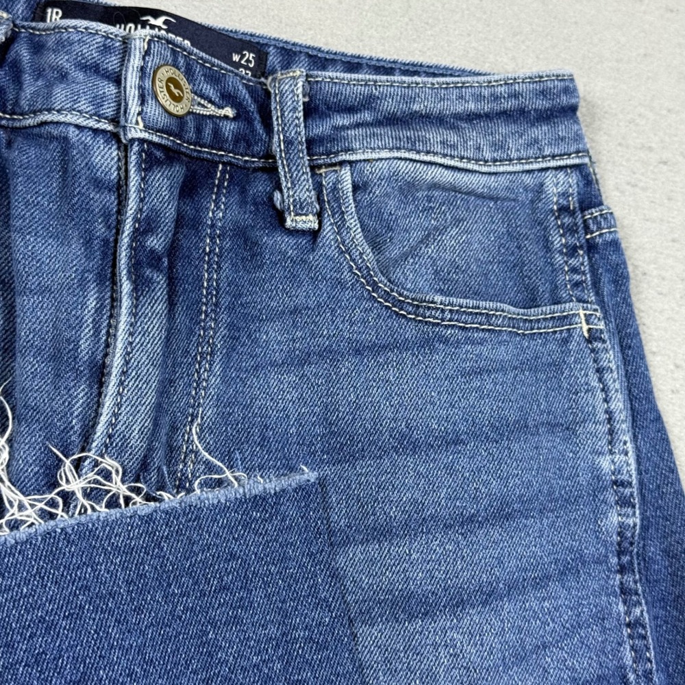 Hollister Ultra High-Rise Mom Jeans Medium Wash Distressed Raw Hem W25 L27